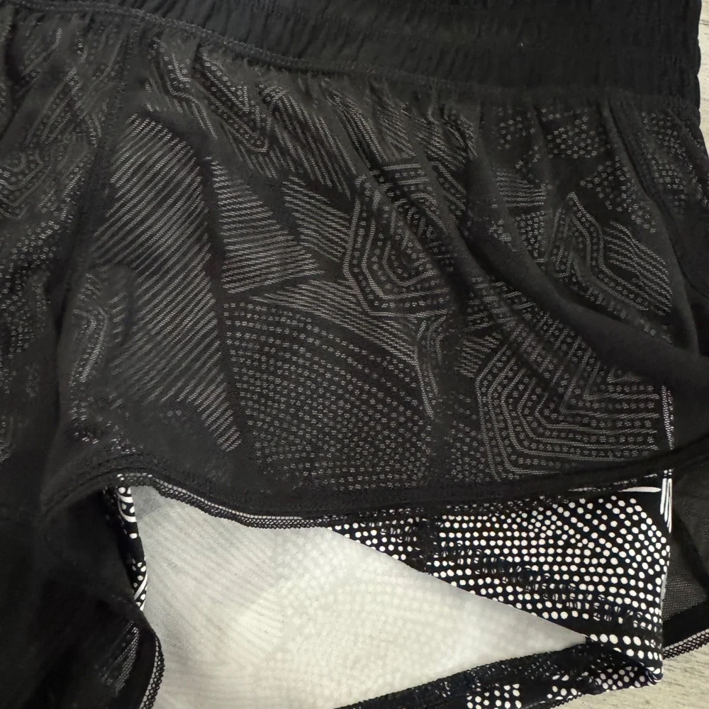 Lululemon city sky run shorts - Picture 4 of 9